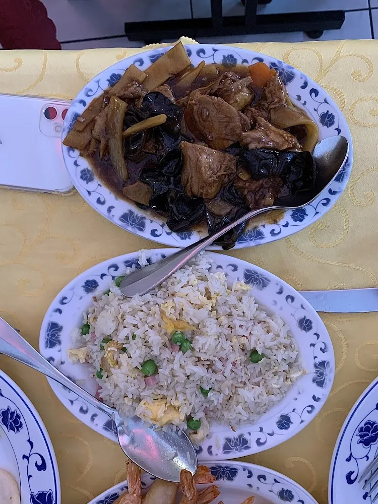 Riz Cantonais Et Canard Aux Pousses de Bambou Et Champignons Noirs